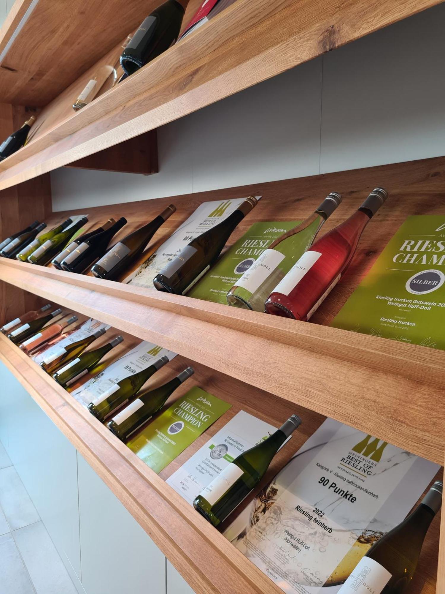 Im Weingut Huff-doll *